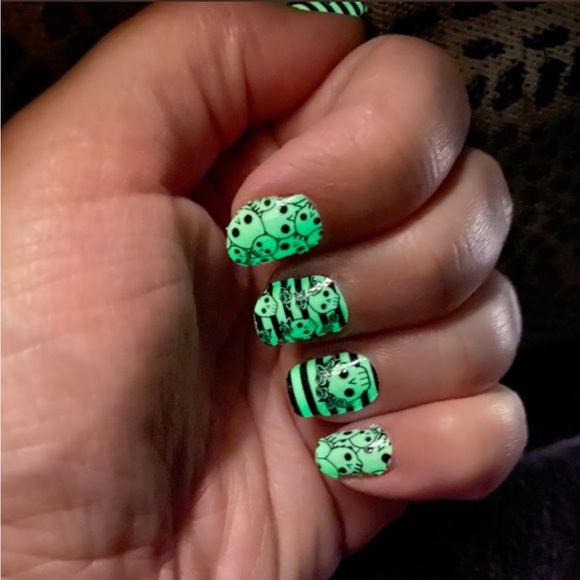 Color Street Other - *Retired* Color Street: Literally Dead | Halloween Glow in the Dark Skulls Black